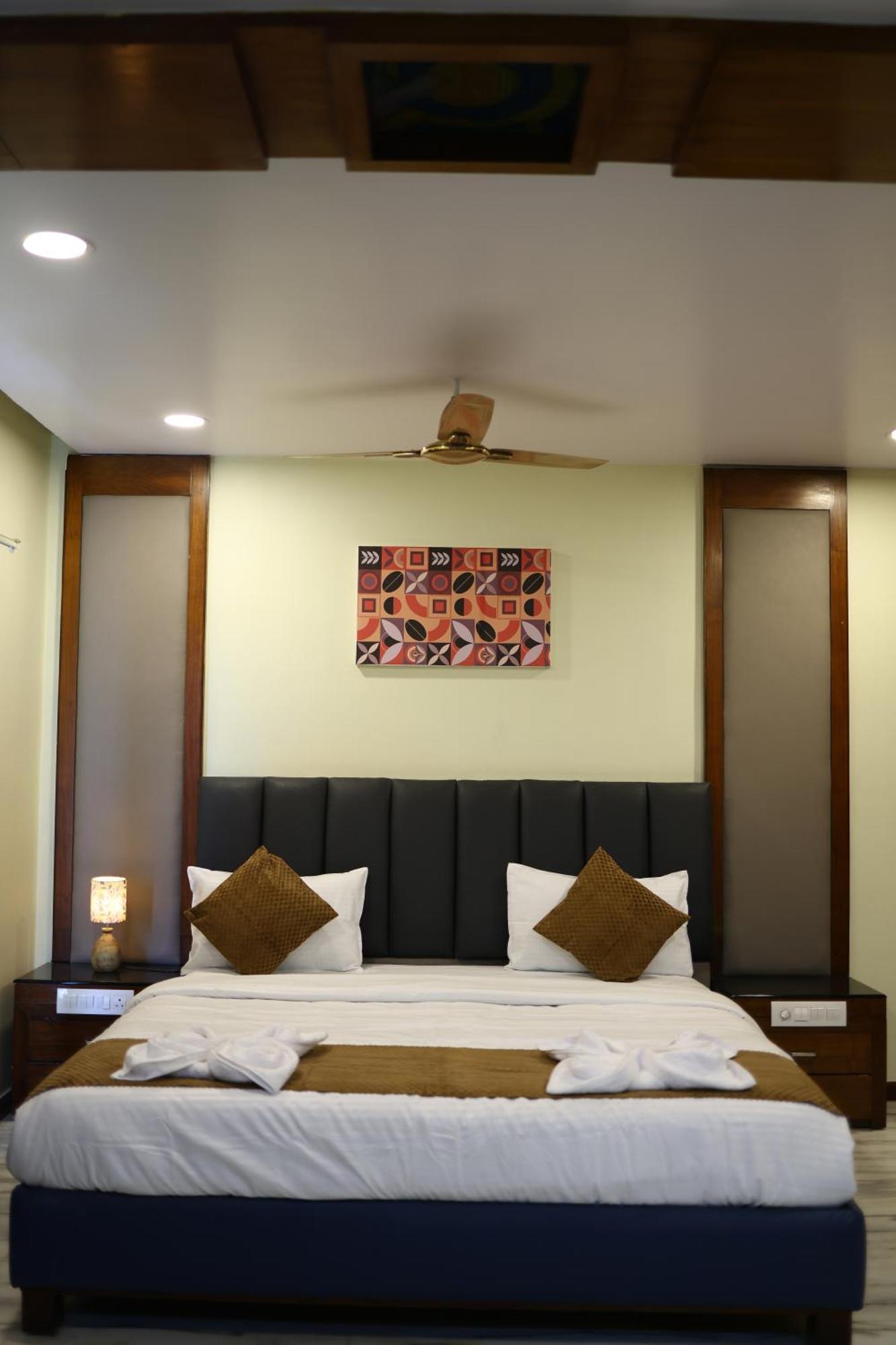 Lj Dadi'S Grand Hotel Visakhapatnam Luaran gambar