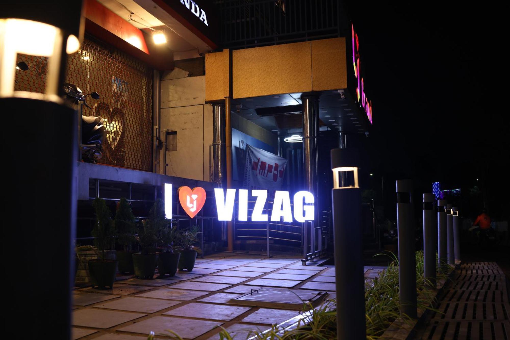 Lj Dadi'S Grand Hotel Visakhapatnam Luaran gambar